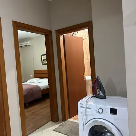 アパート Turdiu Center ティラナ